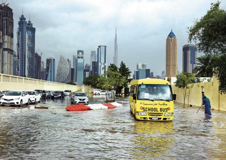 UAE में आफ़त बनीं बारिश, बाढ़ जैसे हालात,पानी पानी हुआ संयुक्त अरब अमीरात
