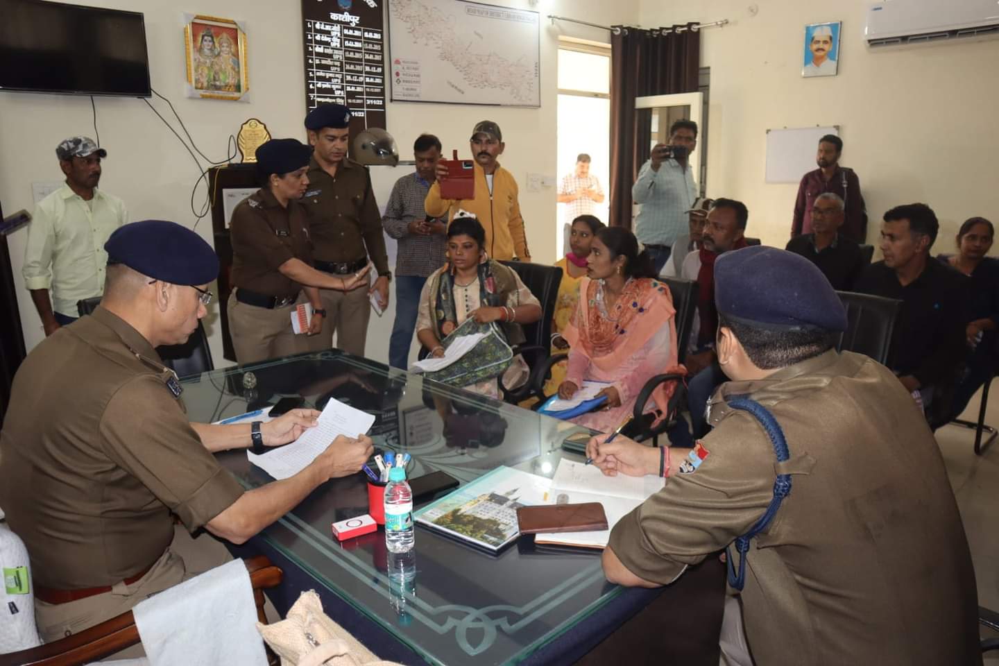 काशीपुर में वरिष्ठ पुलिस अधीक्षक मणिकांत मिश्रा के जनता दरबार में पहुंची 32 शिकायतें