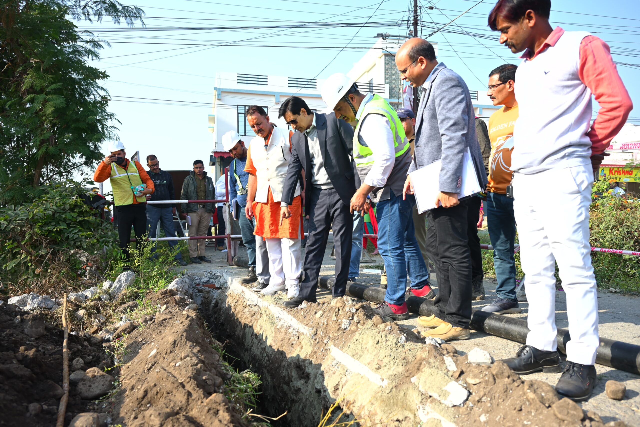 कमिश्नर/सचिव दीपक रावत ने हल्द्वानी में एशियन डेवलपमेंट एडीबी के द्वारा पेयजल एवं सीवर लाईनों के कार्यों का किया निरीक्षण