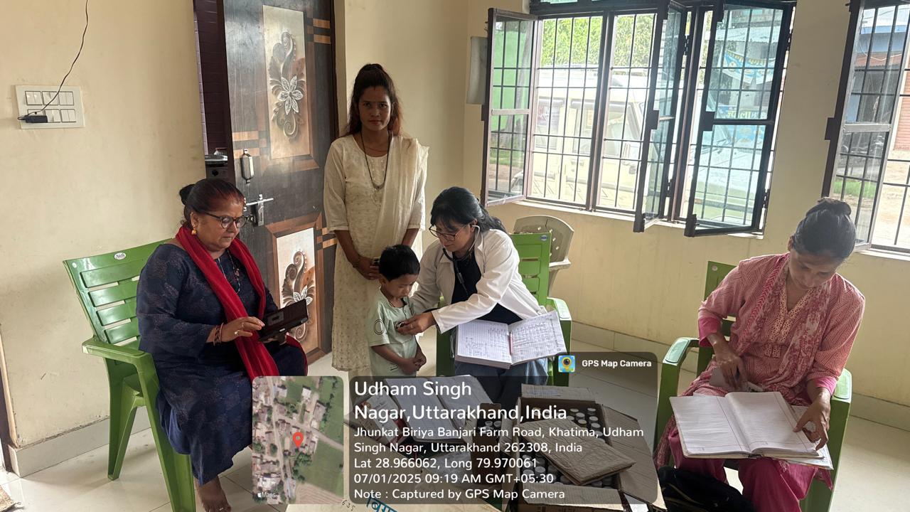 राष्ट्रीय चिकित्सक दिवस पर बिगरबाग आंगनवाड़ी में बच्चों की निशुल्क स्वास्थ्य जांच