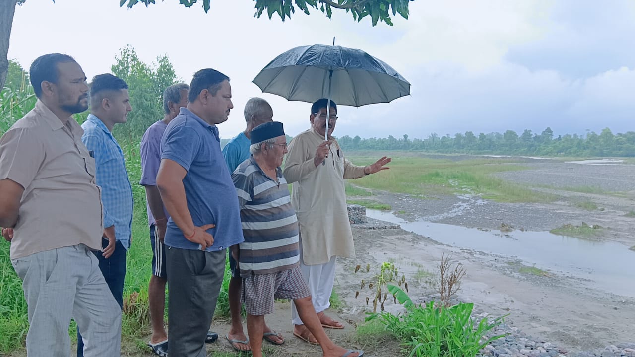 गौला नदी में बहा करोड़ों का तटबंध, कांग्रेस ने लगाए भ्रष्टाचार के आरोप, बिंदुखत्ता में बाढ़ का बड़ा खतरा