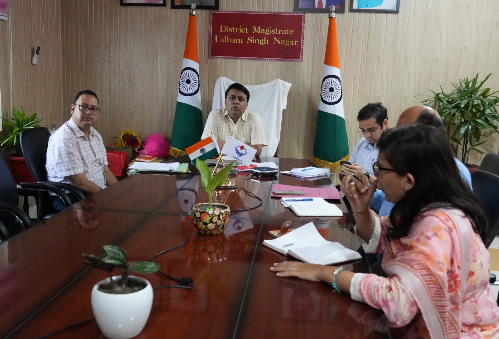 डीएम नितिन भदौरिया ने खटीमा व सितारगंज इंटर कॉलेजों में लाइब्रेरी संचालन की तैयारियों की समीक्षा की