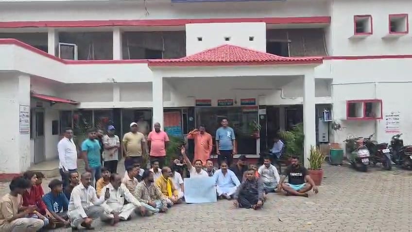 हल्द्वानी_वाल्मीकि समाज ने संपादक की गिरफ्तारी की मांग को लेकर कोतवाली का किया घेराव – पढ़े वजह