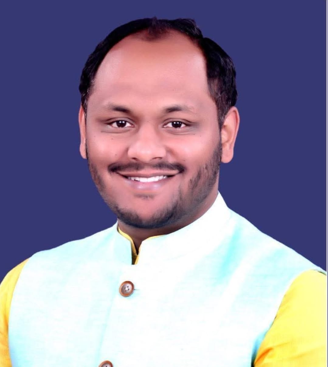 दिपेन्द्र कोश्यारी बने भाजपा युवा मोर्चा के महामंत्री, कार्यकर्ताओं ने मिठाइयां बांटकर मनाया जश्न
