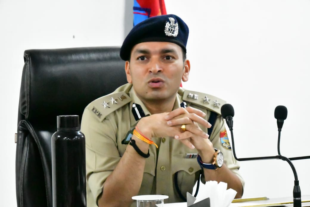 हल्द्वानी_”त्योहारों से पहले पुलिस सख़्त — ‘ड्रंक एंड ड्राइव’ पर बड़ा वार, 16 चालक गिरफ्तार, 23 वाहन सीज!”