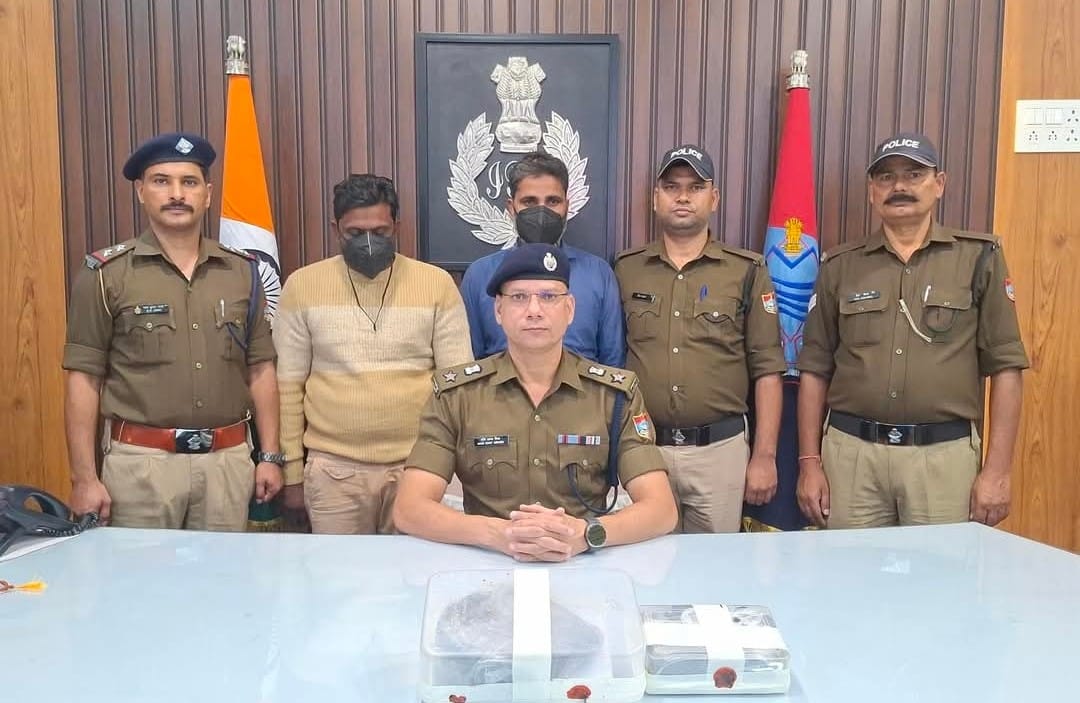 एस एस पी मणिकांत मिश्रा का नशा तस्करों पर प्रहार 36 लाख की अफीम सहित यूपी के दो शातिर नशा तस्कर गिरफ्तार