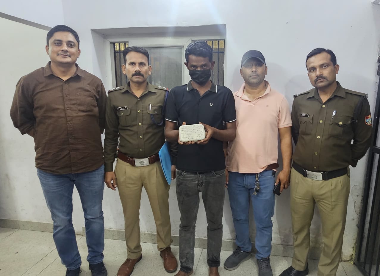हल्द्वानी/बनभूलपुरा_पुलिस ने नशे पर बड़ा वार करते हुए 56 ग्राम स्मैक के साथ तस्कर को किया गिरफ्तार
