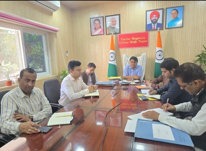 चीनी मिलों में गन्ना पेराई सत्र बुधवार 12 नवंबर से प्रारंभ – डीएम भदौरिया