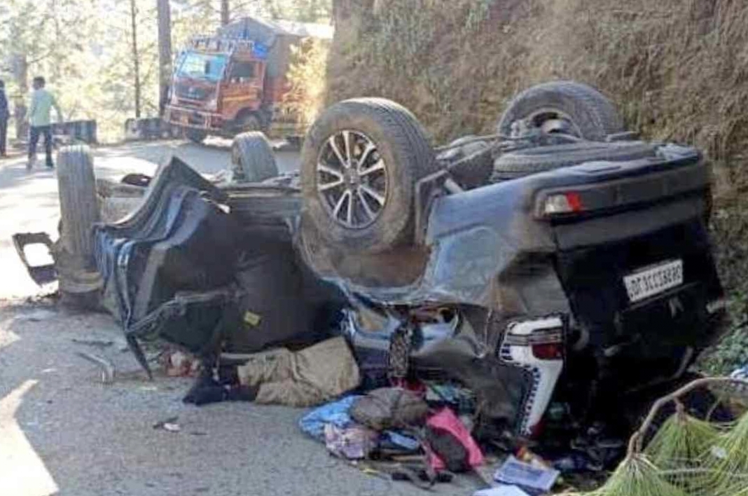 उत्तराखंड दर्दनाक हादसा:-डिवाइडर से टकराकर 35 मीटर नीचे गिरी स्कॉर्पियो, दो की मौत, एक गंभीर