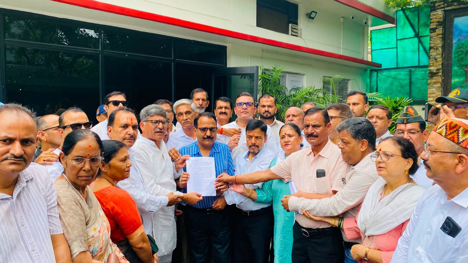 मतदाता सूची से नाम कटने पर कांग्रेस का हल्लाबोल, मनोज रावत ने लगाए गंभीर आरोप