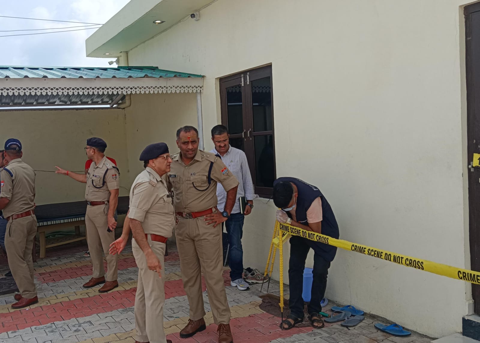 हल्द्वानी_गोरापड़ाव में नकाबपोश बदमाशों ने SOG कर्मचारी बनकर मचाया आतंक, रुपये-चेन और मोबाइल लूटे